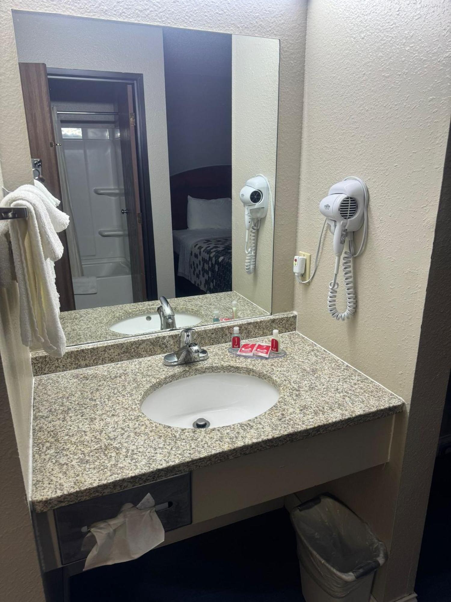 Econo Lodge Lincoln Buitenkant foto